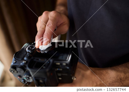 A Comprehensive Guide to Effective Camera Cleaning Techniques for Photography Enthusiasts 132657744
