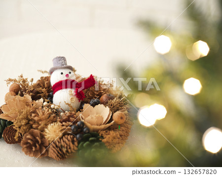 聖誕圖片:雪人與花環 聖誕圖片:雪人與花環 132657820