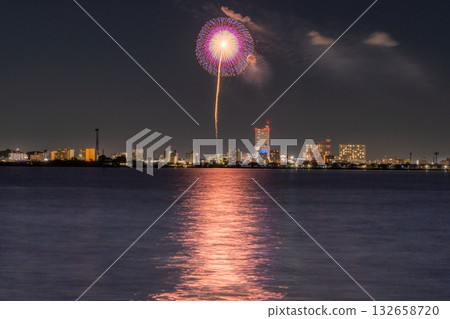 Tsuchiura National Fireworks Competition, Ibaraki Prefecture 132658720