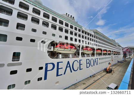 Pacific World, docked at Kobe Port 132660711