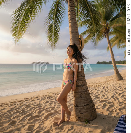 穿著泳衣看海的年輕女子 穿著泳衣看海的年輕女子 132661578