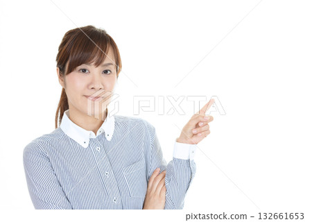 指向空間的婦女 指向空間的婦女 132661653