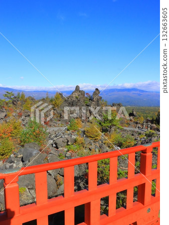 秋日鬼押出公園(從群馬縣妻戀村淺間山觀音堂垂直拍攝) 秋日鬼押出公園(從群馬縣妻戀村淺間山觀音堂垂直拍攝) 132663605