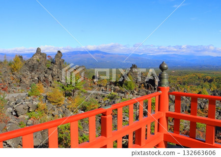 秋日鬼押出公園(從群馬縣妻戀村淺間山觀音堂出發) 秋日鬼押出公園(從群馬縣妻戀村淺間山觀音堂出發) 132663606