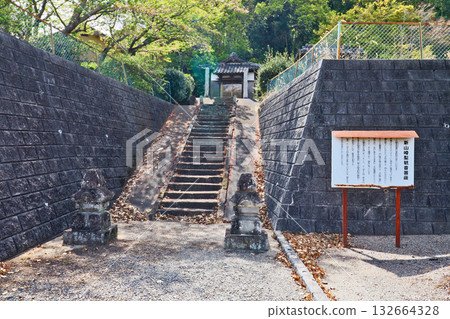 A temple dedicated to the Shinyamazaki Shokannon Bodhisattva statue in Otake Town, Kurate District, Fukuoka Prefecture 132664328