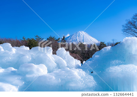 [Mt. Fuji material] Rime trees and scenery at the Lake Saiko Ice Festival [Yamanashi Prefecture] 132664441