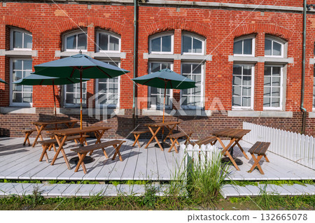 Cafe patio by Western style brick building at in Mojiko Retro Town, Kitakyushu 132665078