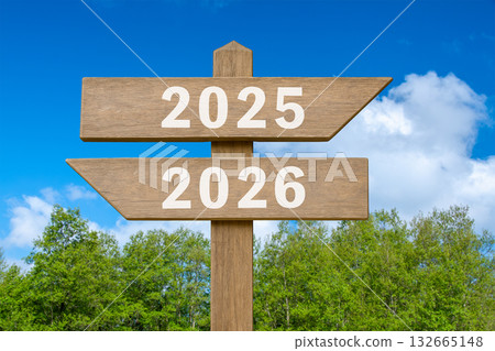 路標、翠綠的森林與蔚藍的天空（2025/2026） 132665148