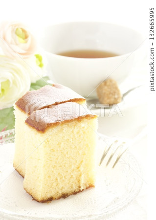 Castella and tea 132665995