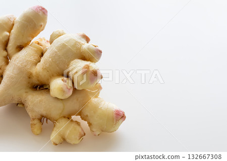 Ginger, fresh ginger, white background 132667308