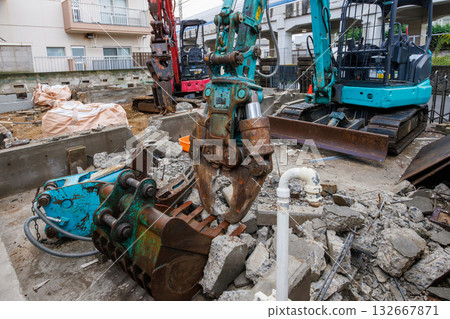 Heavy machinery used to demolish a house 132667871