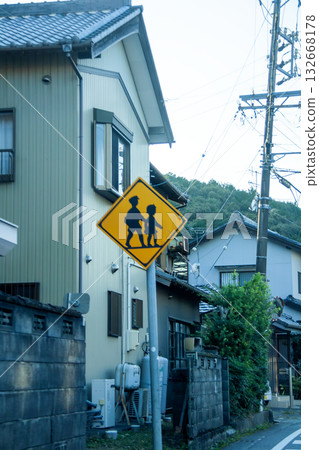 日本道路標誌（包括學校、幼兒園、托兒所等）208 132668178