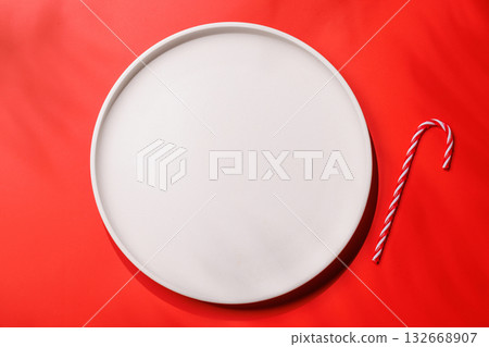 Empty plate on red background, Christmas food mockup Empty plate on red background, Christmas food mockup 132668907