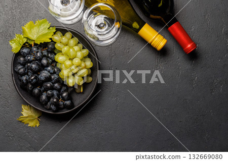 Wine bottles and fresh grapes Wine bottles and fresh grapes 132669080