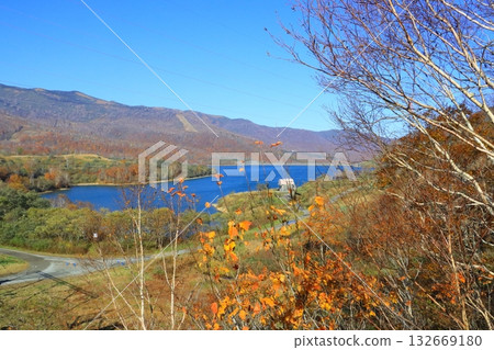 Tashiro Lift in Autumn (Lake Tashiro, Yuzawa Town, Niigata Prefecture) Tashiro Lift in Autumn (Lake Tashiro, Yuzawa Town, Niigata Prefecture) 132669180