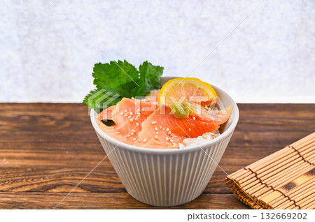 櫻桃鮭魚海鮮飯 132669202