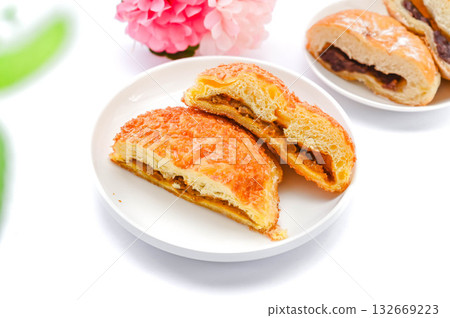 Curry bread cross section 132669223