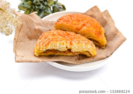 Curry bread cross section 132669224