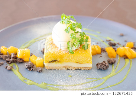 美味的香草冰淇淋和起司蛋糕甜點 132671435