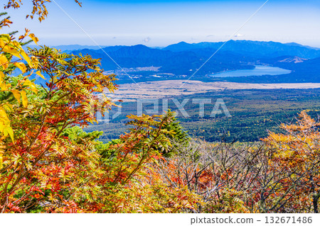 【山梨縣】從富士斯巴魯線五站展望台眺望山中湖 132671486