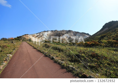 A clear autumn sky and the crater of Mt. Esan seen from the hiking trail (Hakodate, Hokkaido, Japan) 132672932