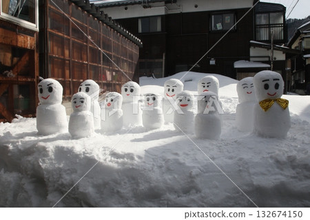 當地人堆的可愛雪人 132674150