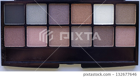 Two-row eyeshadow palette with neutral and warm tones for everyday and dramatic makeup looks Two-row eyeshadow palette with neutral and warm tones for everyday and dramatic makeup looks 132677646