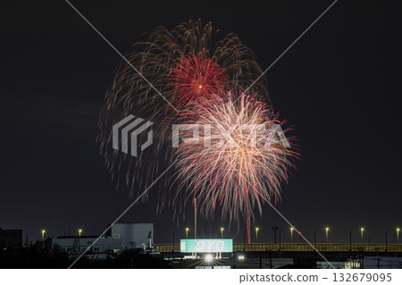 The Hiraguchi Hachiman Shrine Festival in Hamamatsu City: Fireworks display and the Shin-Tomei Expressway (Shizuoka Prefecture) The Hiraguchi Hachiman Shrine Festival in Hamamatsu City: Fireworks display and the Shin-Tomei Expressway (Shizuoka Prefecture) 132679095
