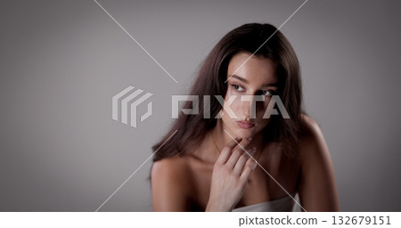 Fashion model posing with hand on her chin looking away Fashion model posing with hand on her chin looking away 132679151