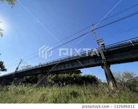 從下方可以看到栞緒站和南古屋站之間的JR川越線和埼京線軌道。 132686812