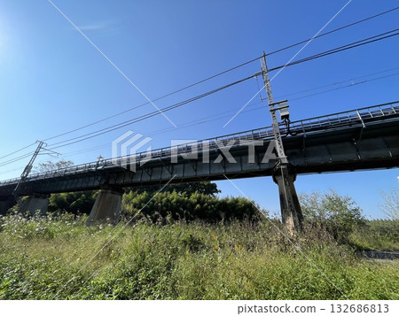 從下方可以看到栞緒站和南古屋站之間的JR川越線和埼京線軌道。 132686813