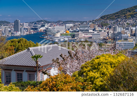 長崎縣長崎市：傾斜的街道 132687116