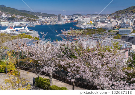 長崎縣長崎市：傾斜的街道 132687118