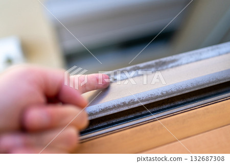 窗框外側有污垢 132687308