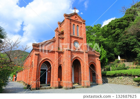 【長崎縣】晴朗天氣下的五島列島上的土崎大教堂 132687625