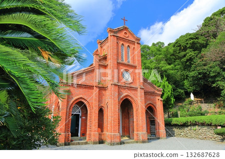 【長崎縣】晴朗天氣下的五島列島上的土崎大教堂 132687628