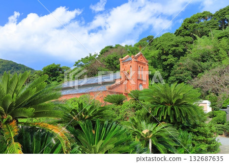 【長崎縣】晴朗天氣下的五島列島上的土崎大教堂 132687635