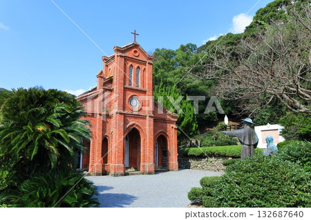 【長崎縣】晴朗天氣下的五島列島上的土崎大教堂 132687640