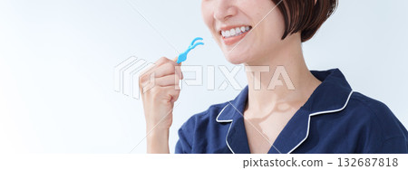 Woman using floss 132687818