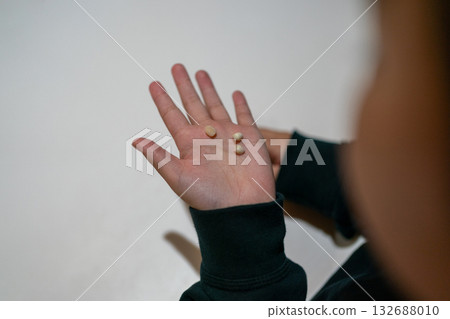 tooth, younger, brat 132688010