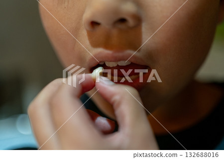 tooth, younger, brat 132688016