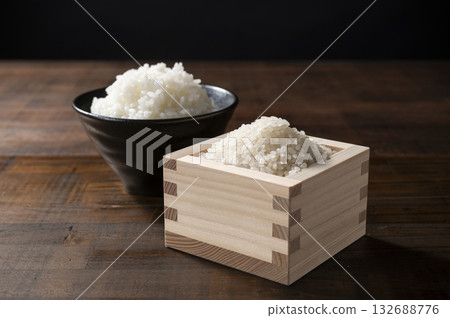 一碗飯和一杯生米 一碗飯和一杯生米 132688776