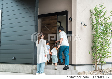 A couple / family who built a new home (mortgage) 132689117