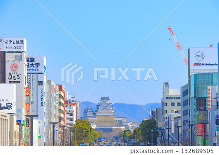 從兵庫縣姬路市姬路站眺望姬路城 從兵庫縣姬路市姬路站眺望姬路城 132689505