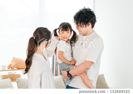 Young Asian couple holding their daughter at home, family, parent and child, family Young Asian couple holding their daughter at home, family, parent and child, family 132689583