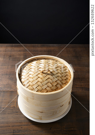 Bamboo steamer 132689622