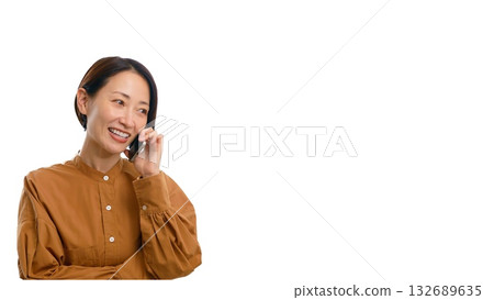 Woman on the phone (middle) Text material 132689635