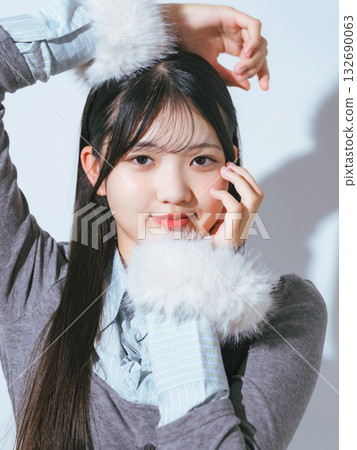 時尚的年輕女子肖像 132690063