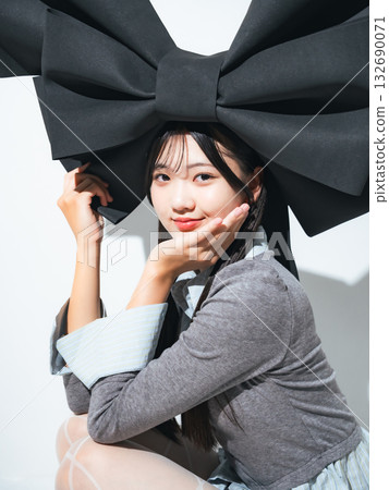 Fashion portrait of young woman 132690071