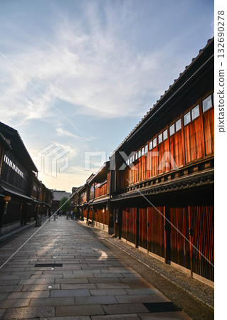 Early autumn evening in Higashi Chaya District Early autumn evening in Higashi Chaya District 132690278
